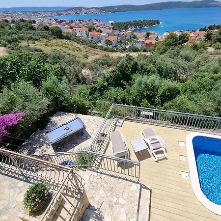 With Heated Pool, 빌라