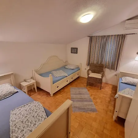 With Heated Pool, Vila *