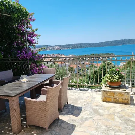 With Heated Pool, Vila Trogir